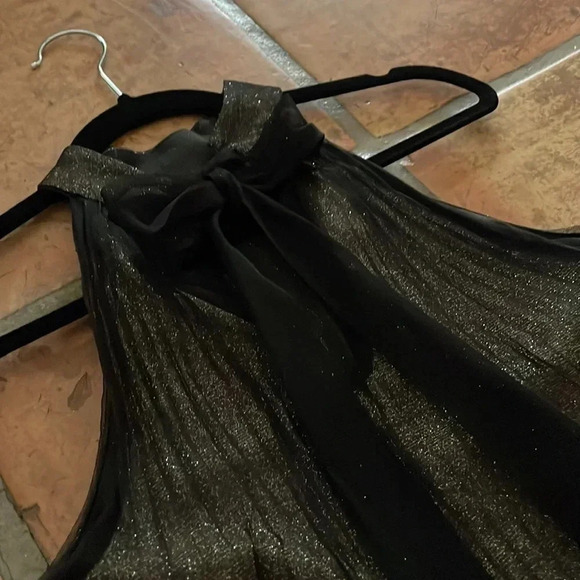 NEW ✨ EXPRESS Shine Tie Halter Neck Pleated Top Black and Gold Size X-Small - Picture 6 of 11